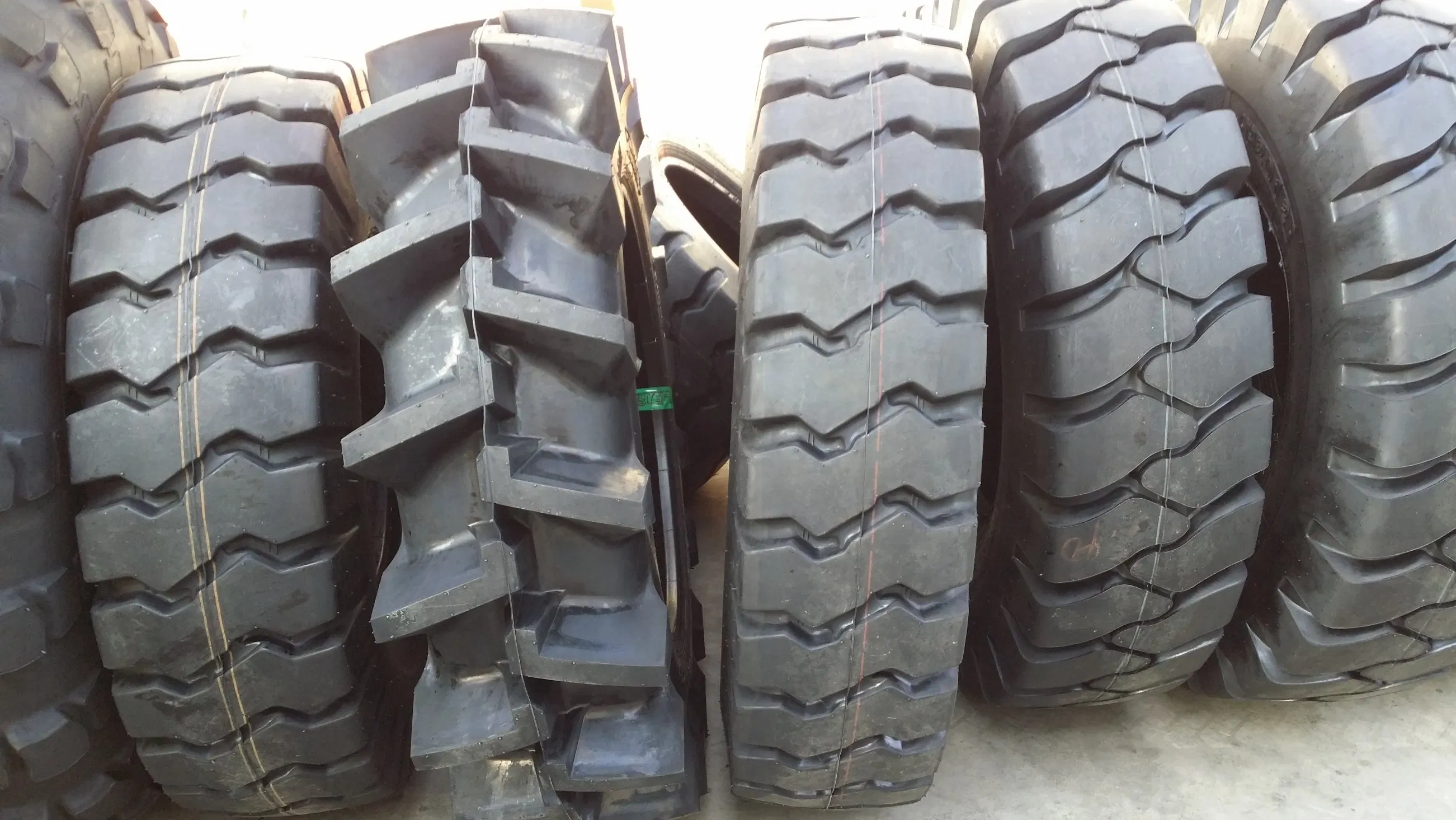 R2 Rice Paddy Tyre R1 F2 Tractor Tire-28L-26, 18.4-30, 20.8-38