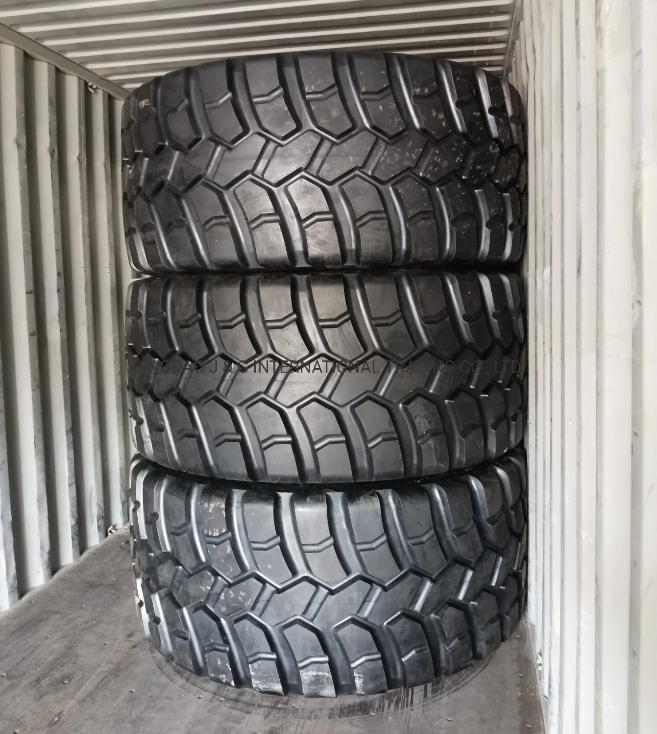 Шина сельскохозяйственная радиальная 800/65R32 для тракторов и комбайнов