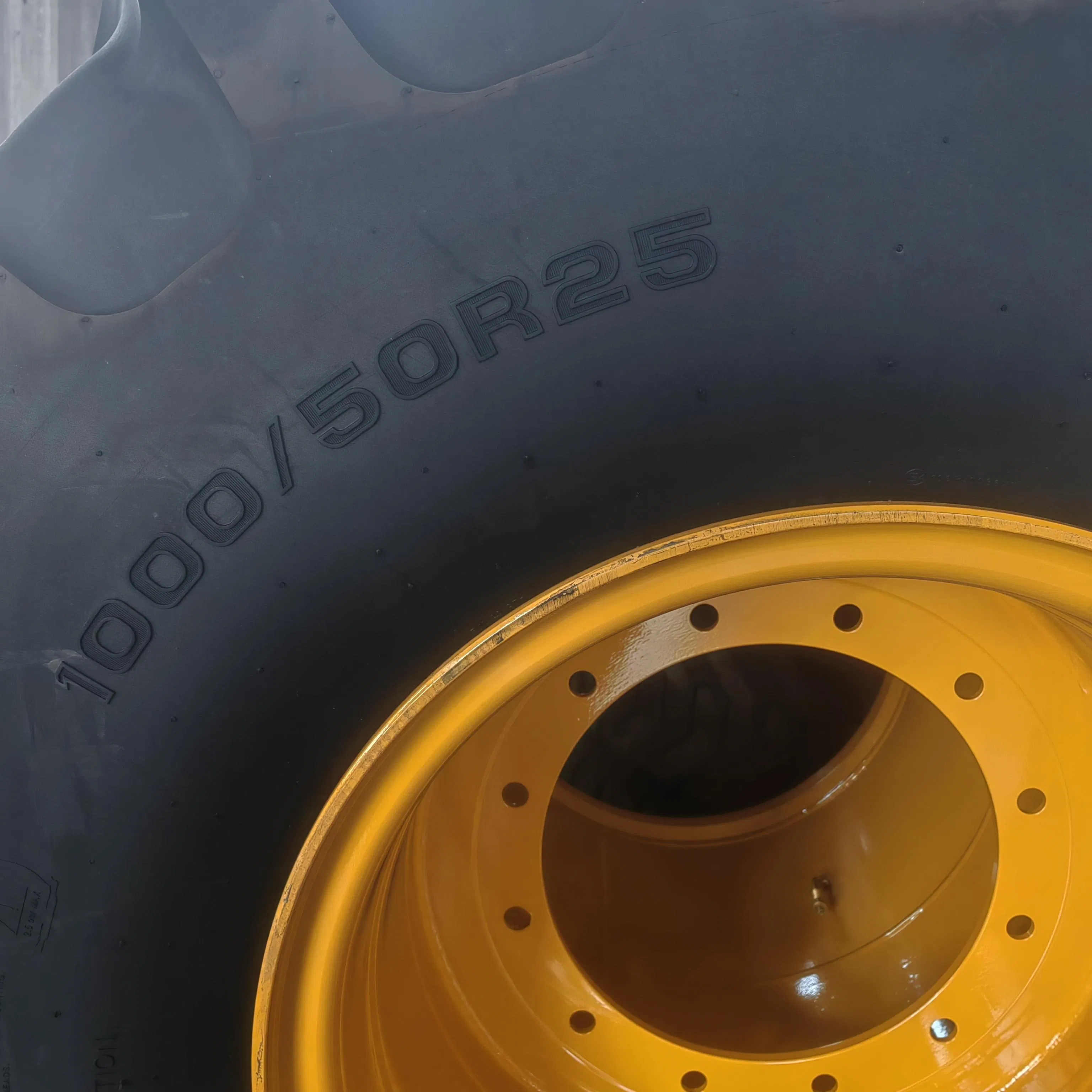 Horsepower Tractor Combine Terra Farm Tire 1000/50r25 66X43.00-25 with Rim 25-36.00