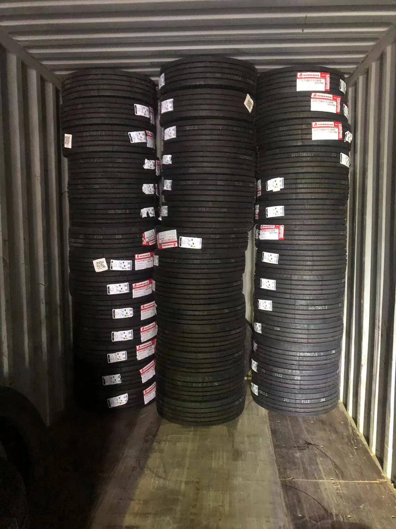 Грузовая радиальная шина 215/75R17.5 Aurunze