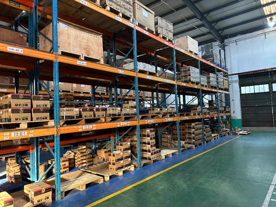 Болт шестигранный Cummins 3903857 для дизельного двигателя