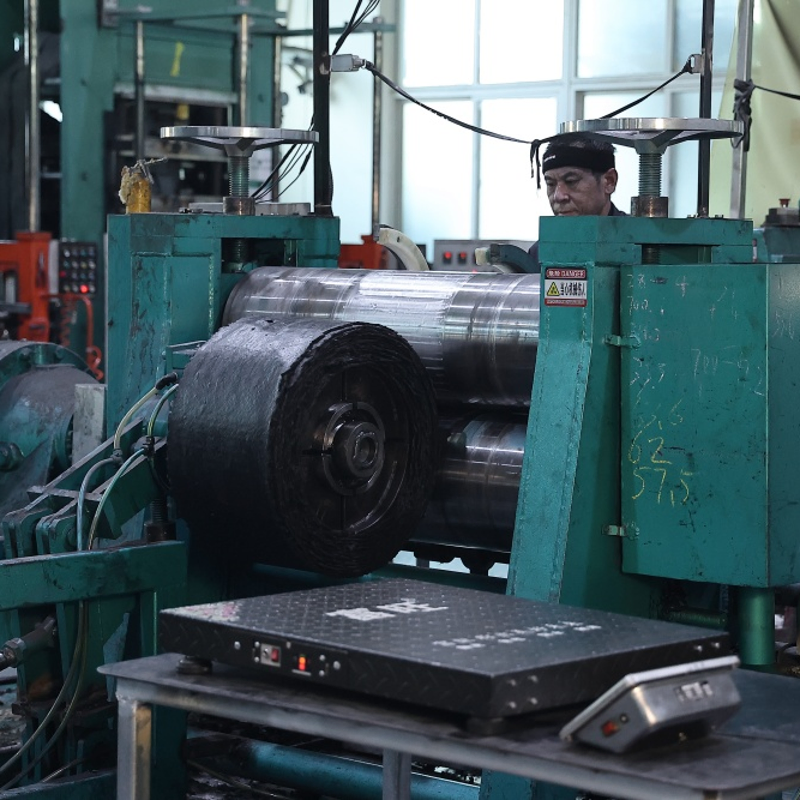 Цельные резиновые шины для погрузчика 3 тонны