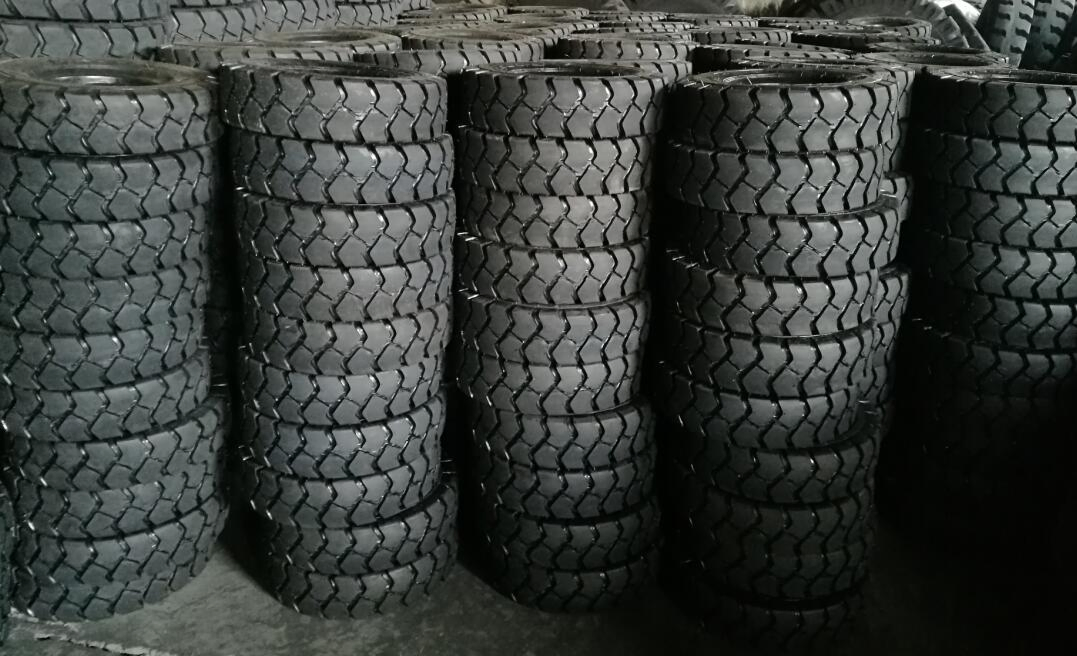 The Best Quality Bias Nylon Pneumatic Forklift Tire (700-9 7.00-9 6.50-10 650-10)