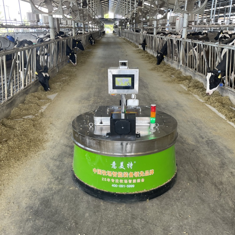 Электрический робот-толкатель корма для коровников