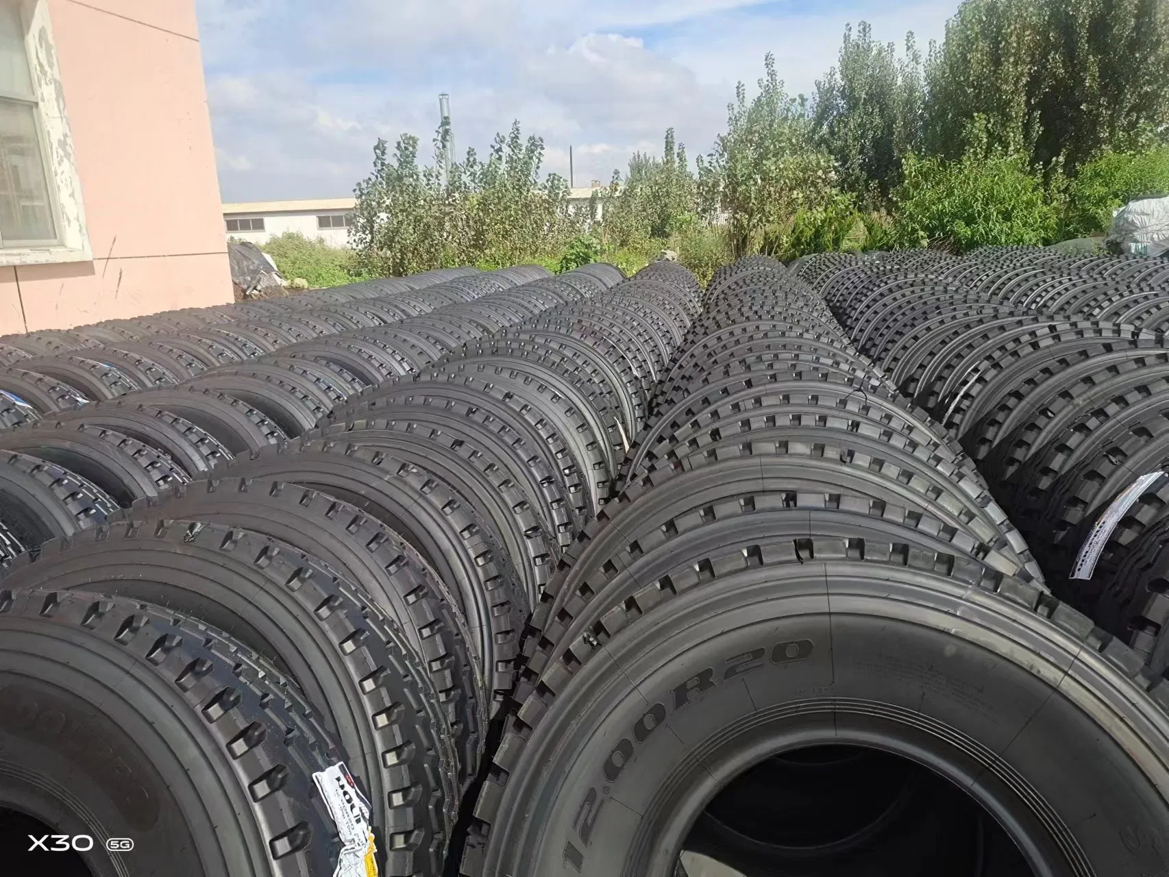 Bus and Truck Radial Tire with Many Model Sizes 12.00r24, 11r22.5, 295/80r22.5, 315/80r22.5, 385/85r22.5