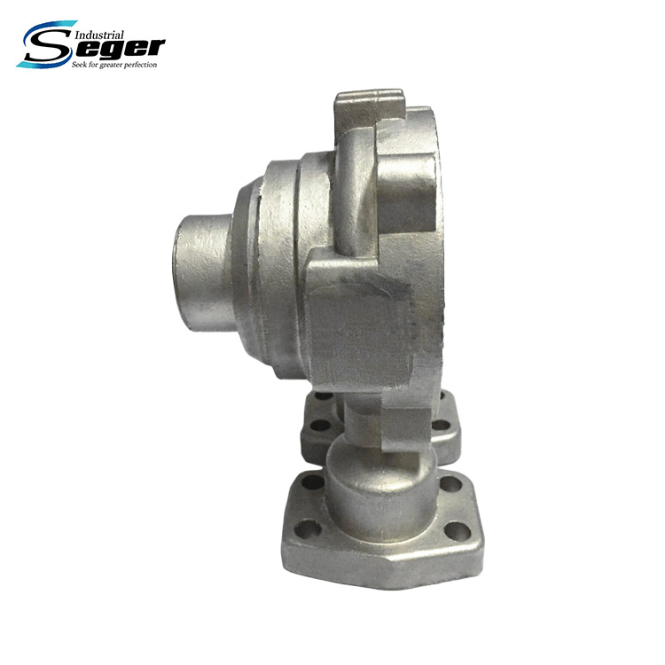 Головка цилиндра двигателя автомобиля из алюминия и стали