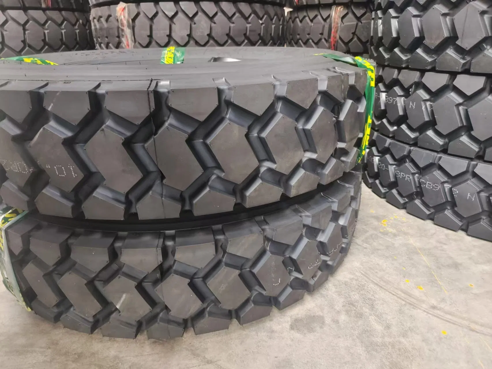 Грузовая шина Goodride Chaoyang 11R22.5 7.50x20 CM958