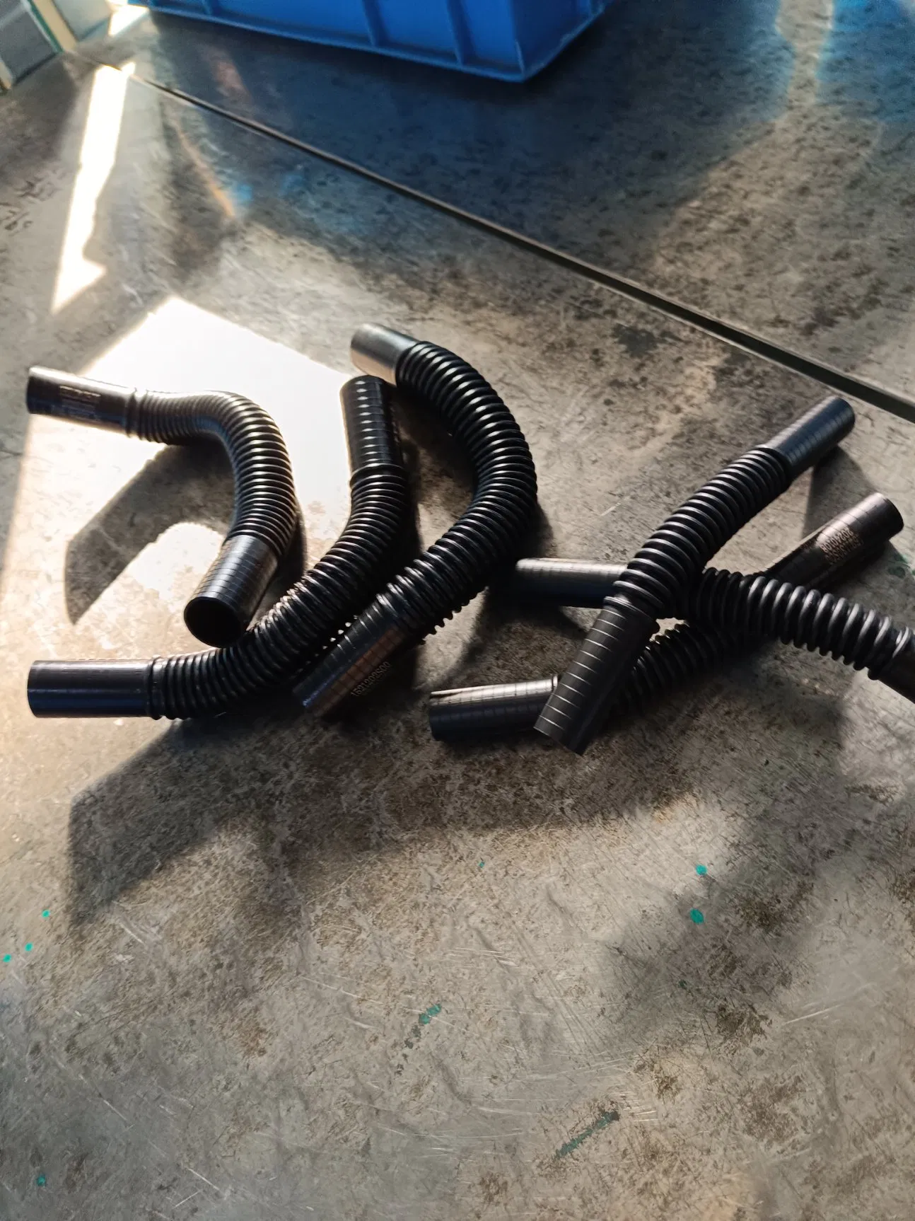 Гофрированные трубки из нейлона для защиты проводки