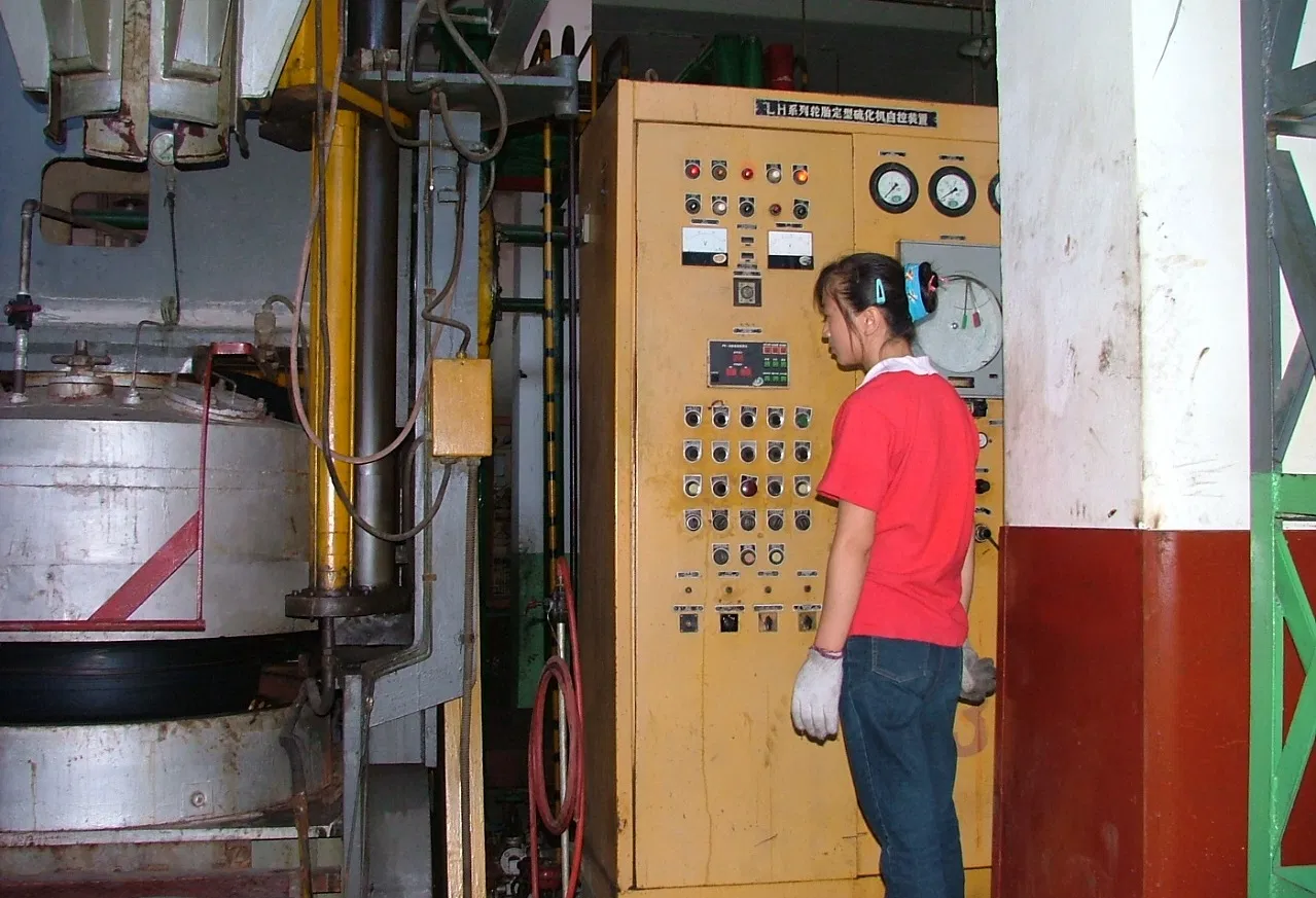 Farm Tyre, Tractor Tyre, Industrial Tyre, Agricultural Tyres with 11.2-24, 12.4-24, 14.9 -26, 11.2-28, 12.4-28, 14.9-30, 14.9-38, 16.9-28, 16.9-30, 18.4-30,18.4