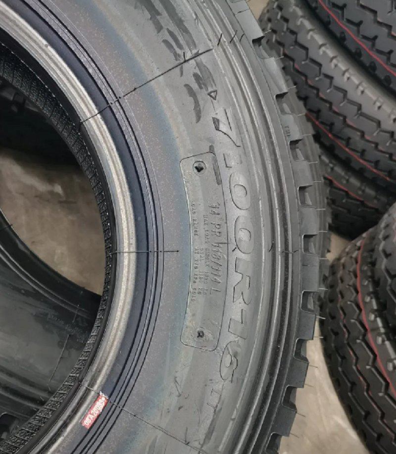 Deep-Groove Construction Machinery Truck Tire, Cut-Resistant and Strong Carcass, Specifically for Mining Areas and Harsh Construction Sites.