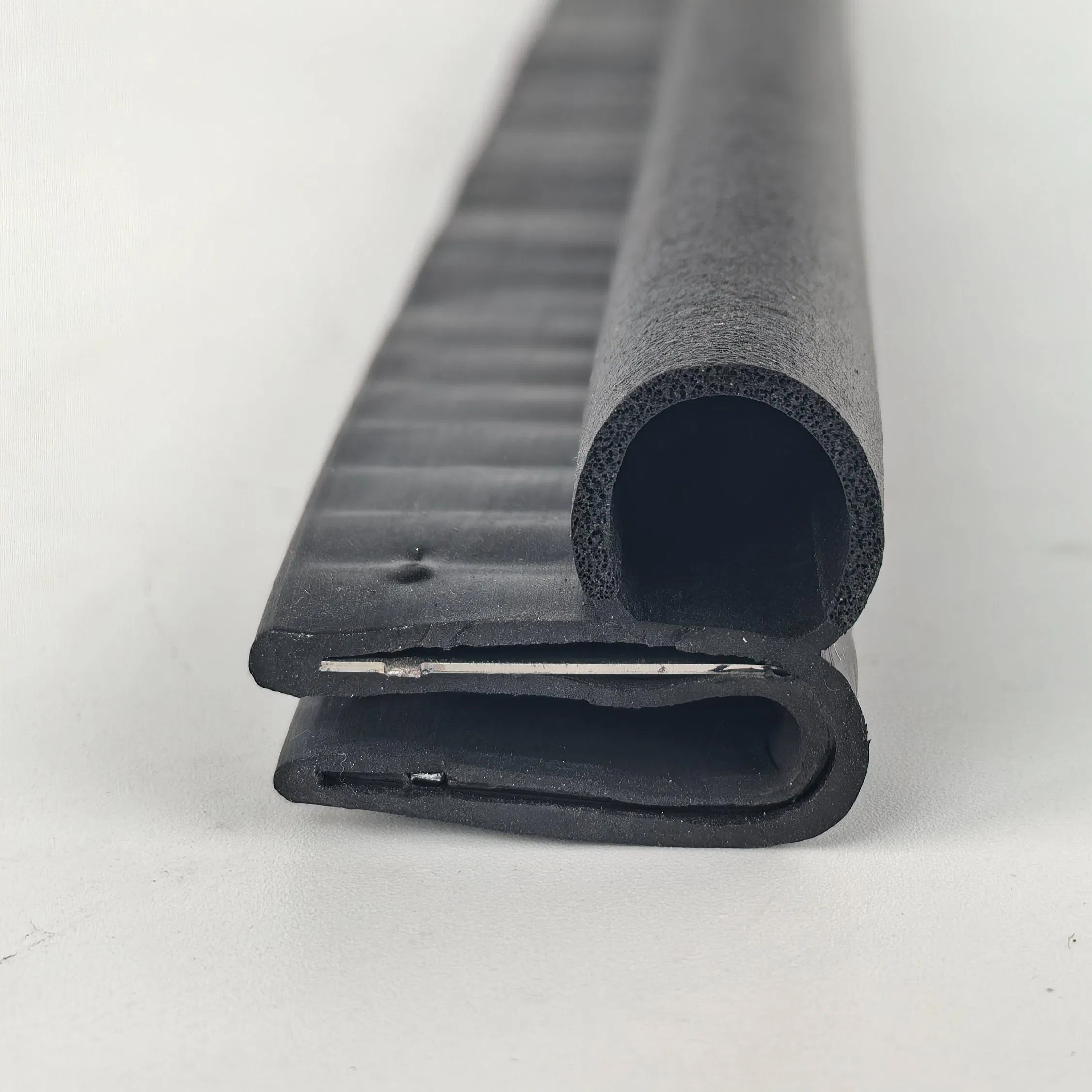Auto Rubber Trim Seal Car Door Weatherstrip with Steel Bone Rubber Seal Strip