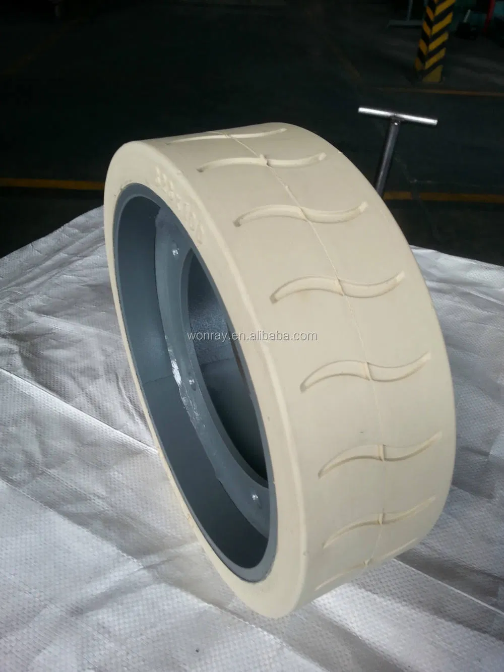 Claims Are Less Than 0.1% Fb323X100 Solid Tyres Able to Trace Back to The Raw Material