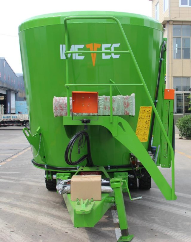 Вертикальный кормосмеситель TMR 3-60 м³ для ферм