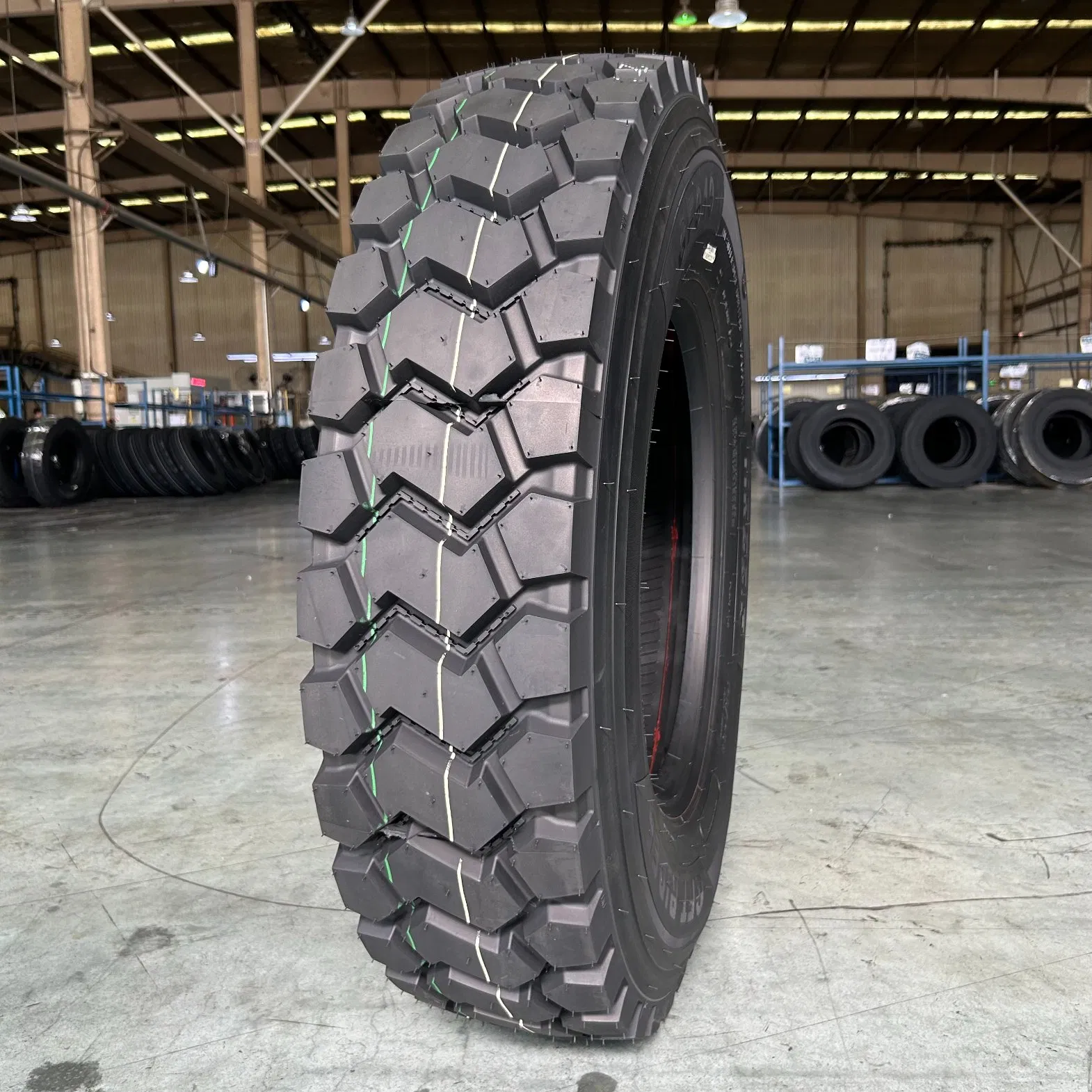 11r22.5 Long Haul Tyre for Regional Use with Superior Traction