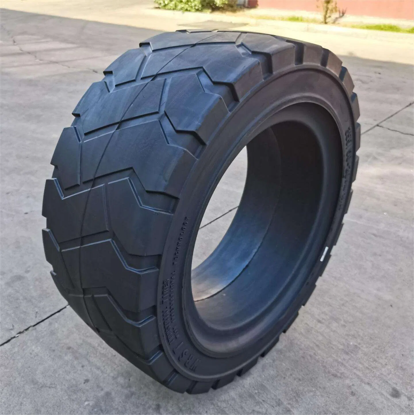 China off-Road 3 Ton Pickup Forklift Truck Tires 11r 22.5 Trailer Model Rubber Material Model 11.00r20 Available Cheap Prices