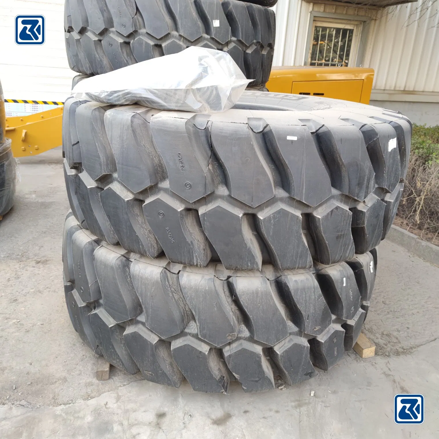 Chinese Solid Tyre 23.5-25 17.5-25 26.5-25 Truck and Machines Tires for Sale