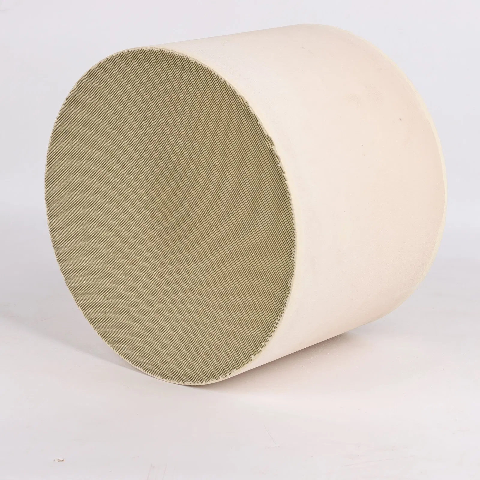 Керамический катализаторный носитель из кордиерита