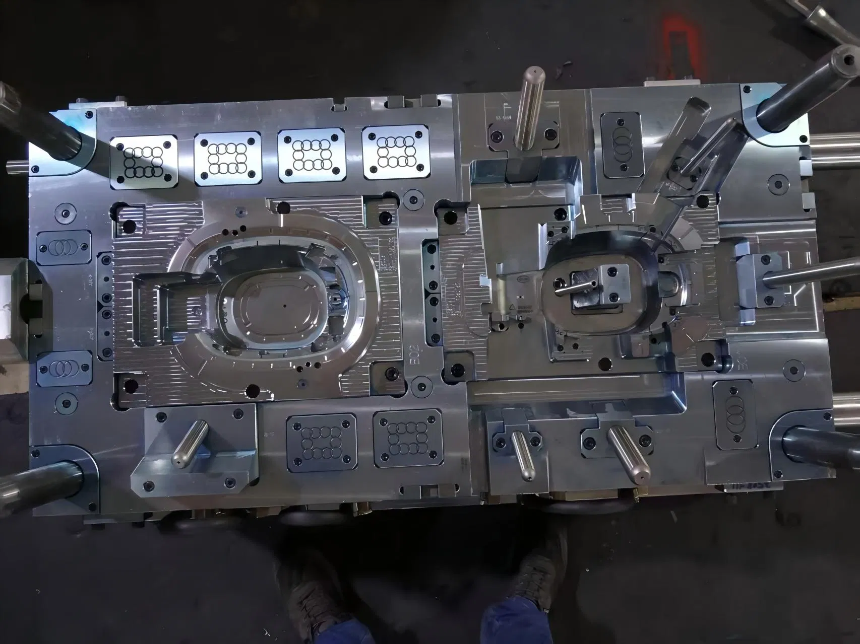 Automotive Charging Port Plastic Injection Car Accessories Parts Auto 2K Mould