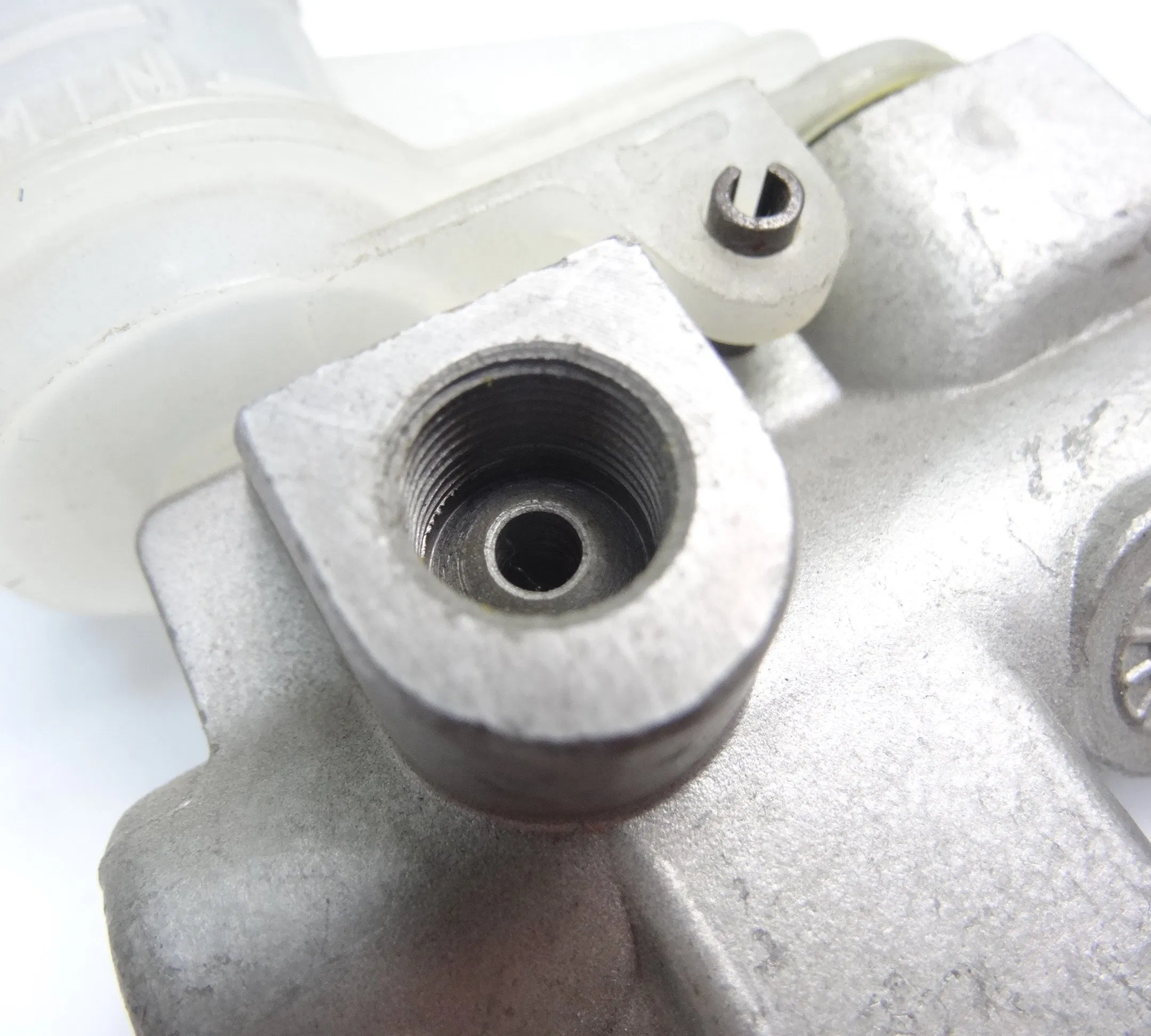 Главный цилиндр сцепления для Mitsubishi L200 2010