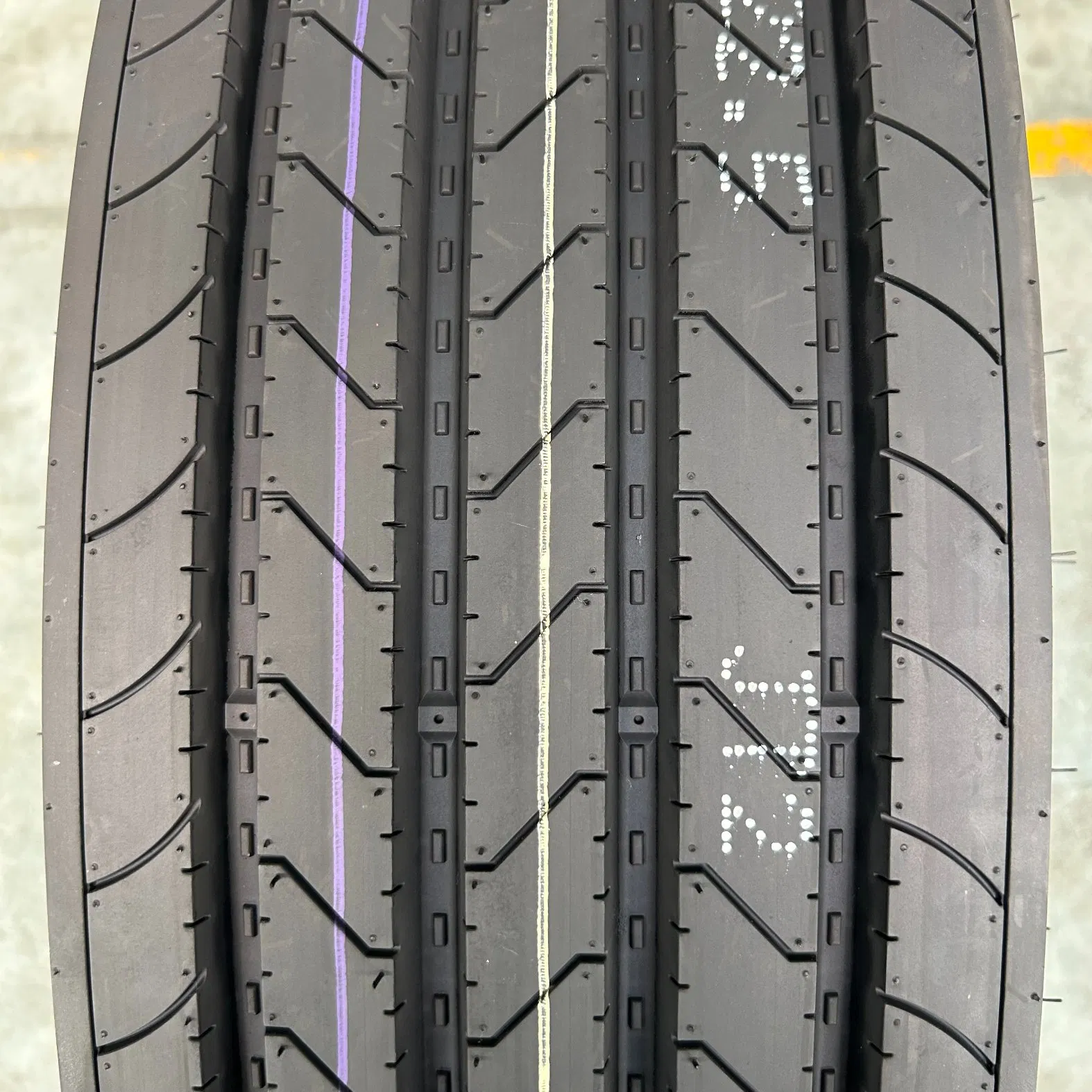 All Steel Truck and Bus Radial Tyre Gft Rider /Semes Brand for Long Haul /Regional /on-off Road Constant Quality Wear-Resistance Excellent Traction\Durability
