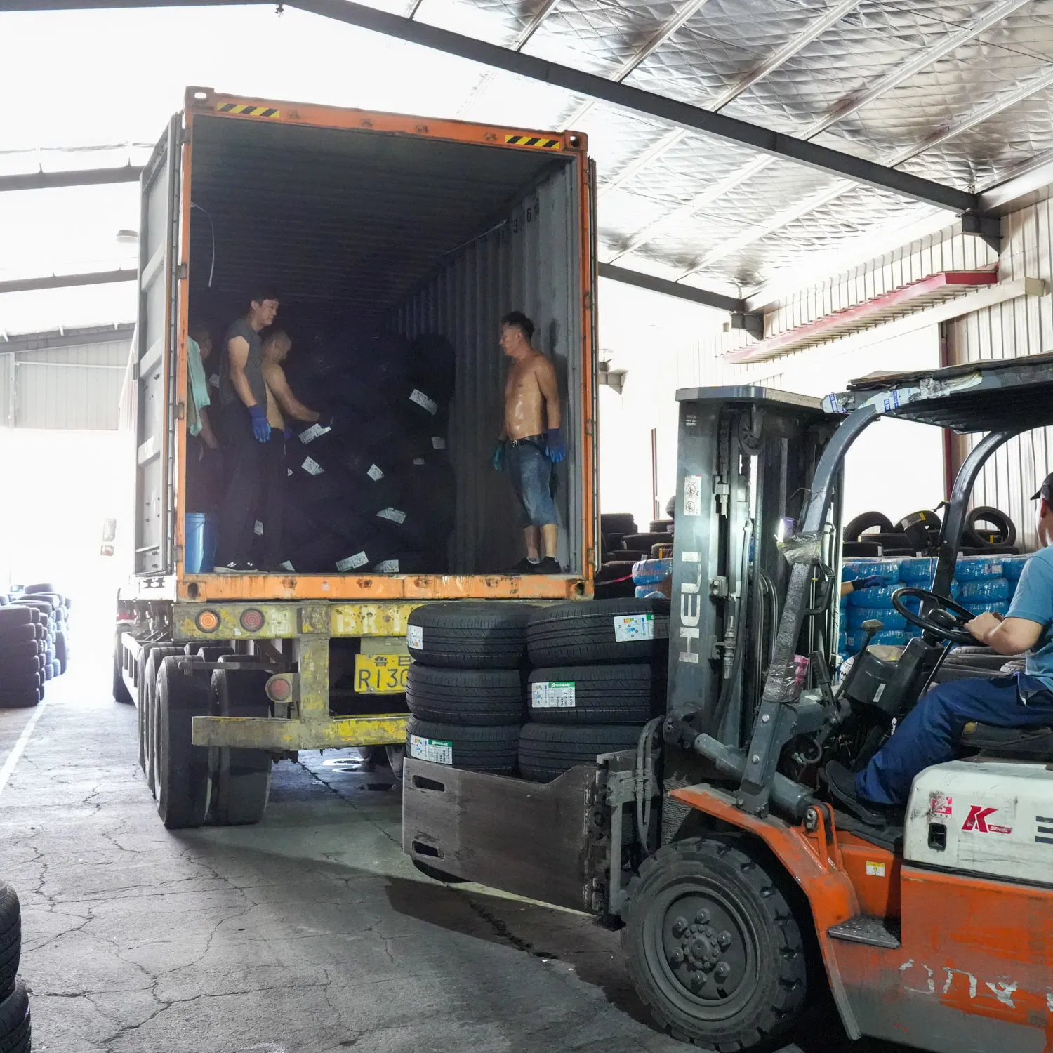 Автошины всесезонные для легковых и грузовых автомобилей