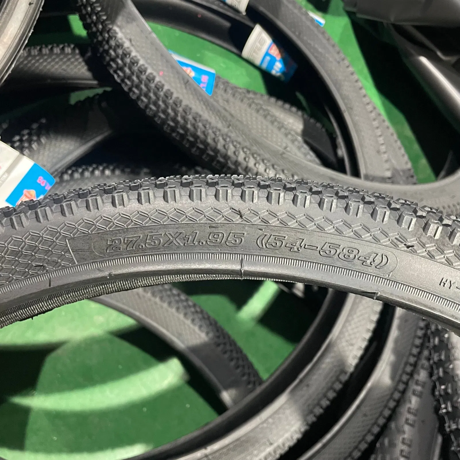 Велосипедная покрышка 27.5x1.95, защита от проколов