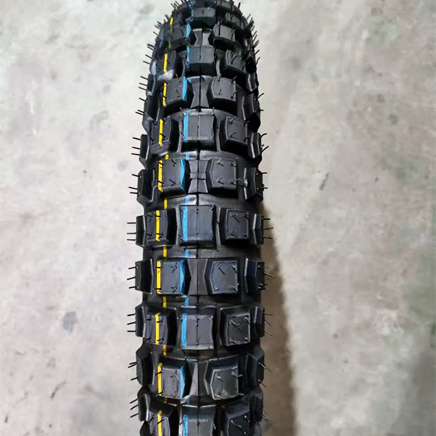 Мотошина 3.00-17 бескамерная, внедорожный протектор