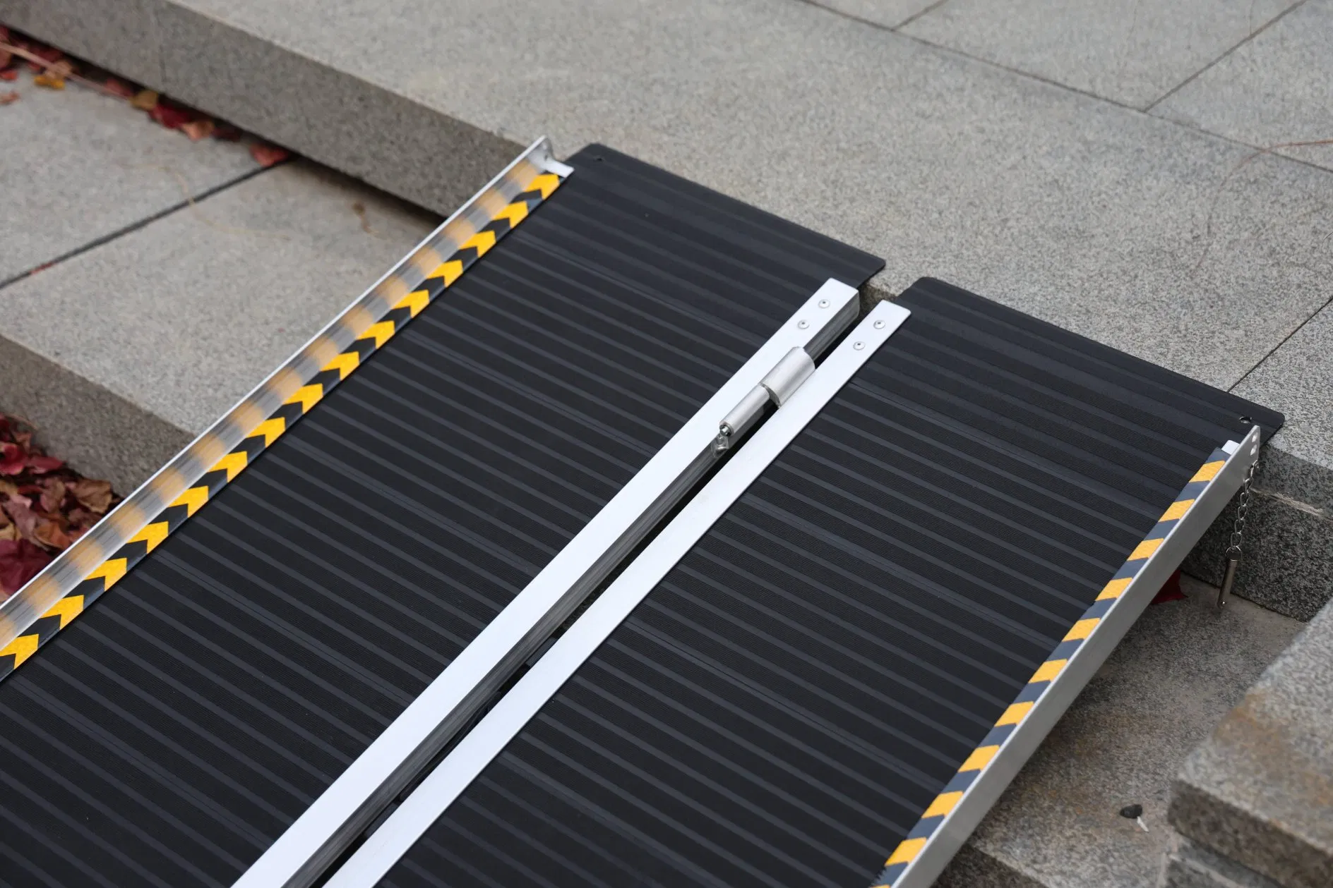 Portable Wheelchair Ramp Aluminum Folding Door Threshold Wheelchair Ramps for Home