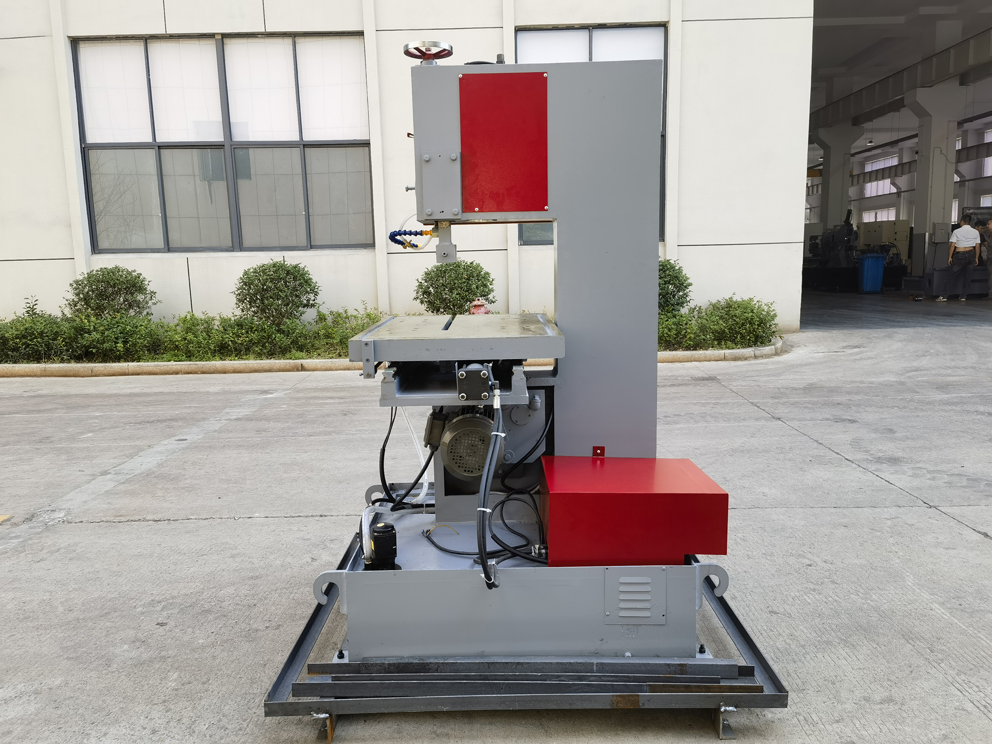 ANTISHCNC G5180 Вертикальная ленточная пила стальная металлическая Торцевая пила гидравлическая Автоматическая ленточная пила  

Исправленный вариант:  

**Вертикальная ленточная пила ANTISHCNC G5180, стальная, гидравлическая, автоматическая**
