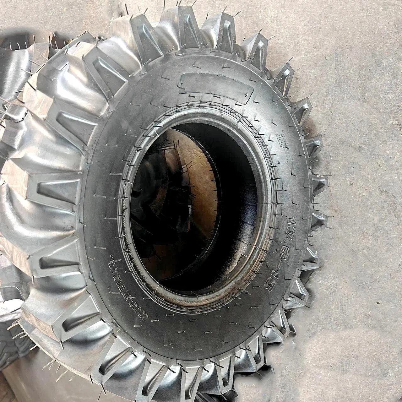 Agricultural Tire Farm Tyre Tractor Tyre Agricultural Tyres with 11-32, 11.2-28, 12.4-28, 13.6-16 14.9-24