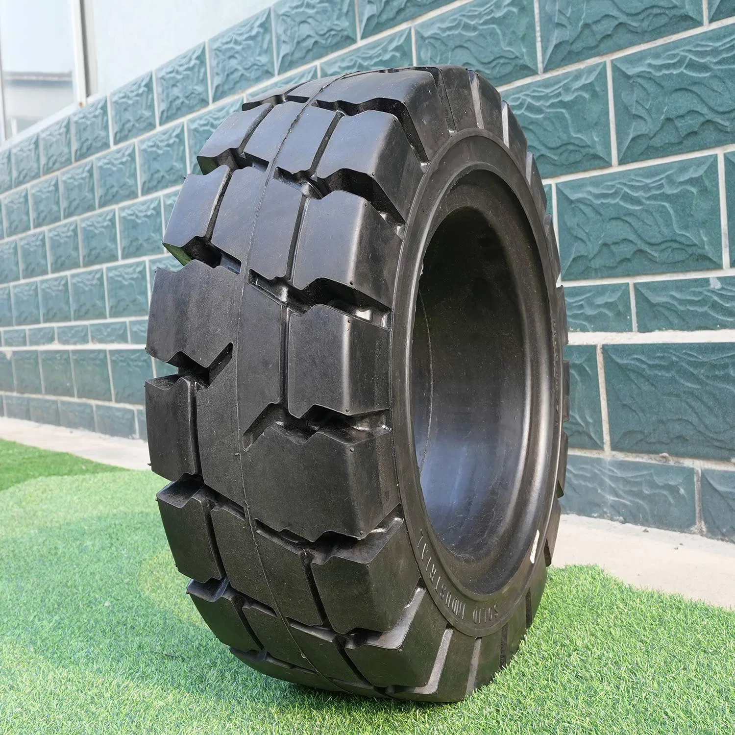 Шина цельнолитая 600-9 700-12 для погрузчика