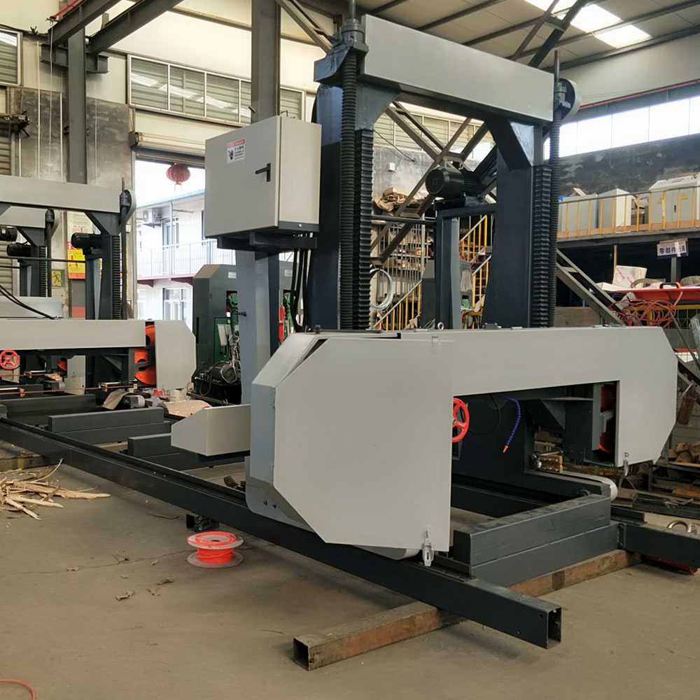 Heavy-Duty Hydraulic Automatic Horizontal Bandsaw Sawmill Machine 63" with 31HP B&S Motor