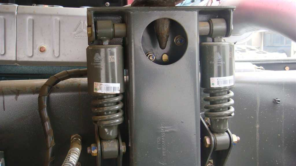 Heavy Duty Truck HOWO Shaanxi Automobile Delong Rear Suspension Shock Absorber Wg1629440091