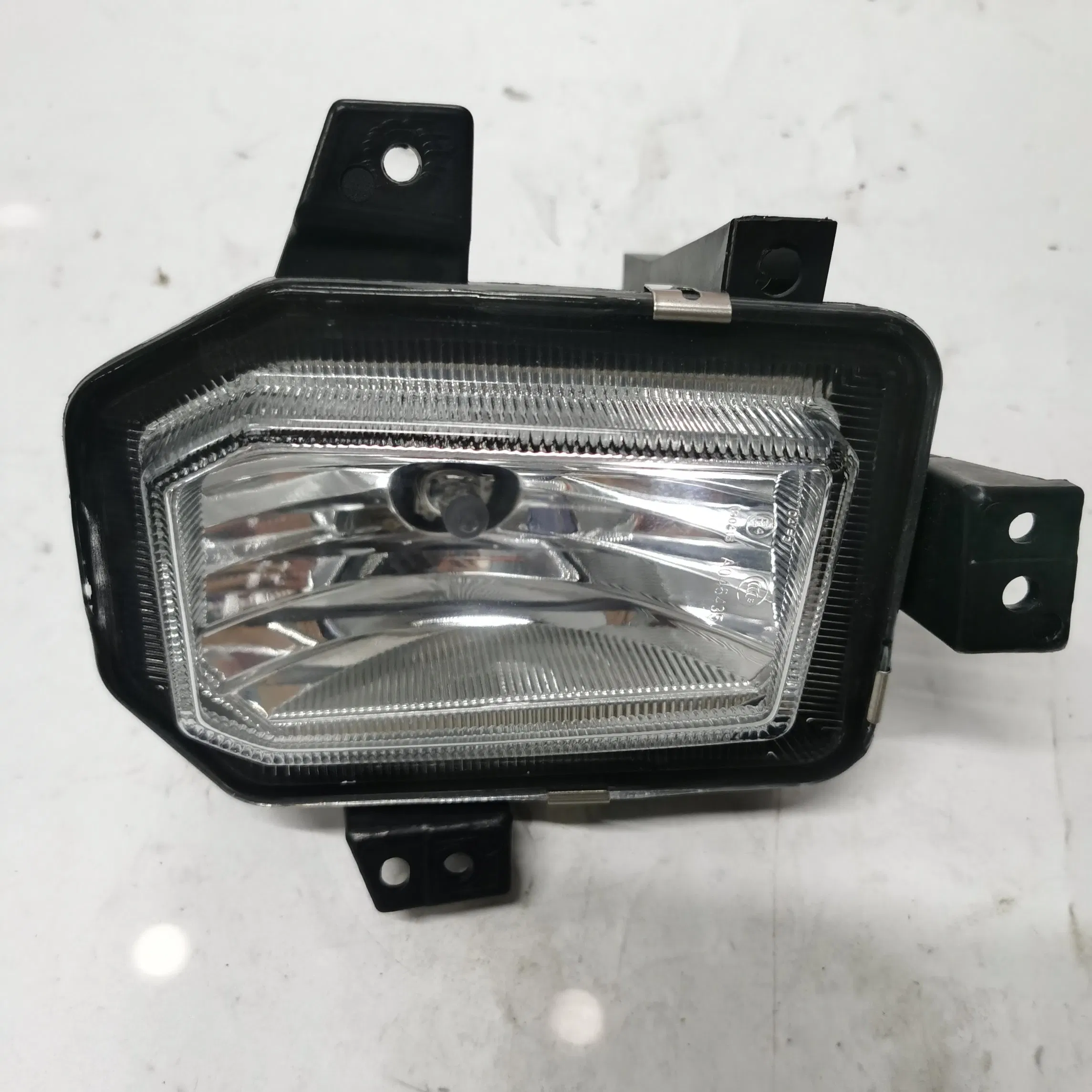 Противотуманная фара передняя Saic Maxus T60 C00047559 C00047560