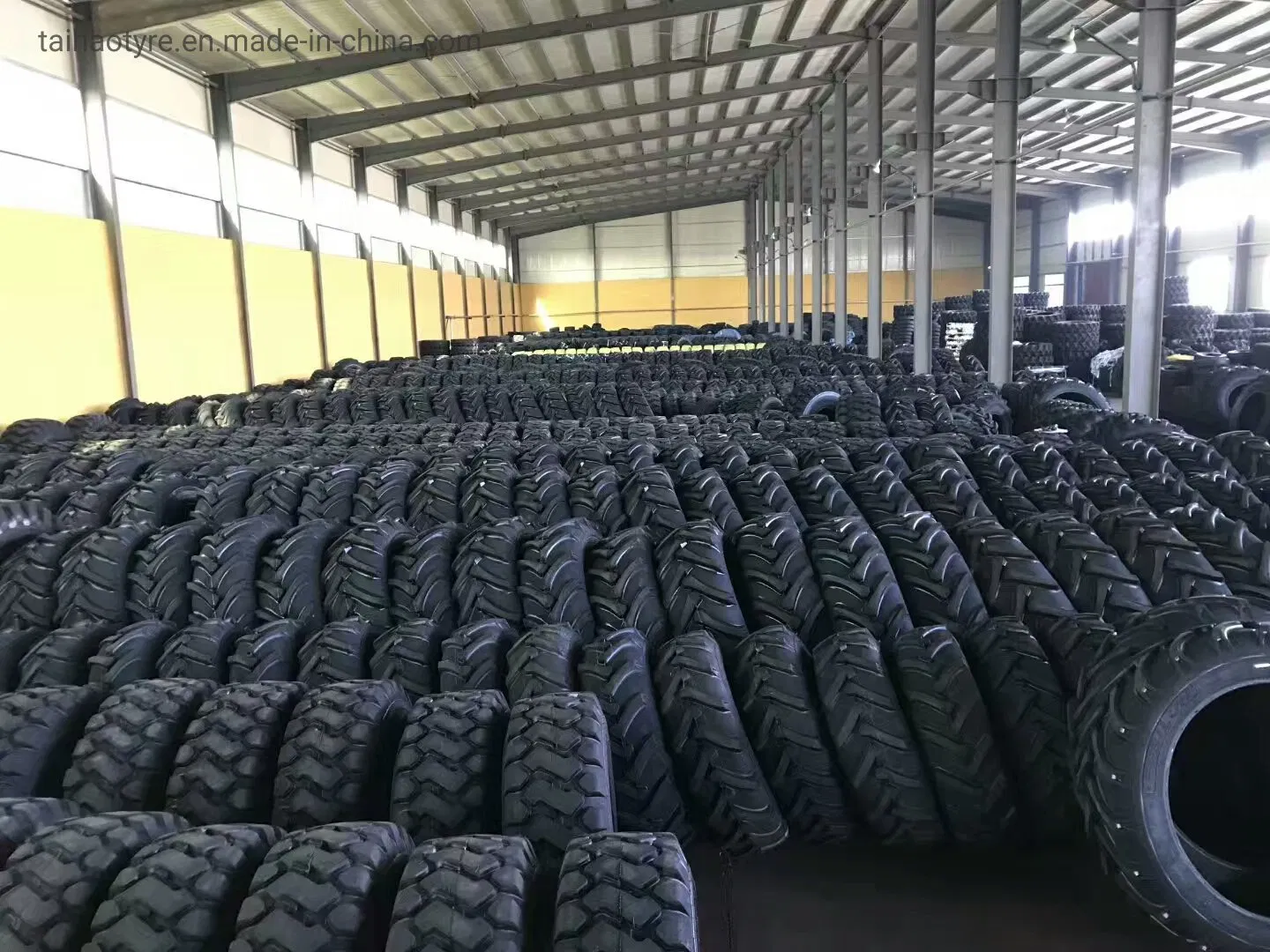 Skid Steer Tires From China Manufacturer New Pattern 10-16.5 12-16.5 Sks-5