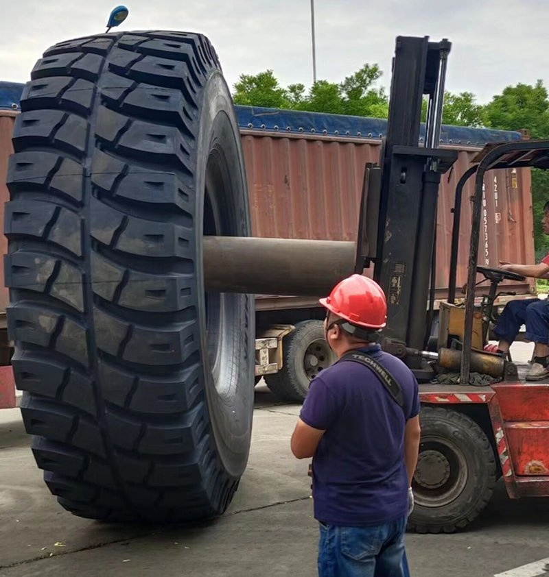 Mining Trucks Tyre New Pattern 13.00r25 14.00r24 14.00r24 14.00r24 Tread Depth 30mm Overall Diameter 1295mm Section Width 330mm OTR Tire
