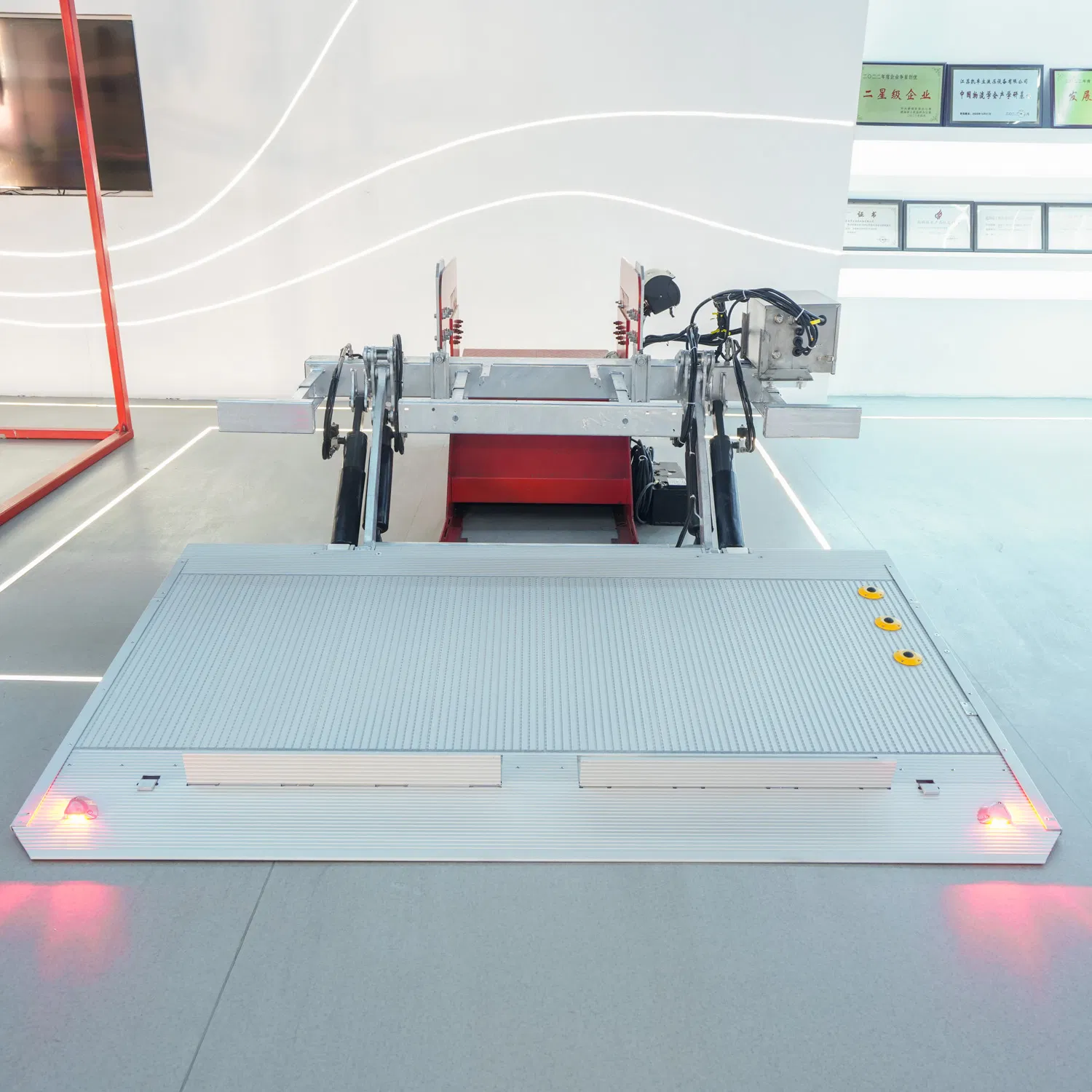 Cargo Truck with 3000kg Loading Unloading Aluminum Hydraulic Lift Tail Board