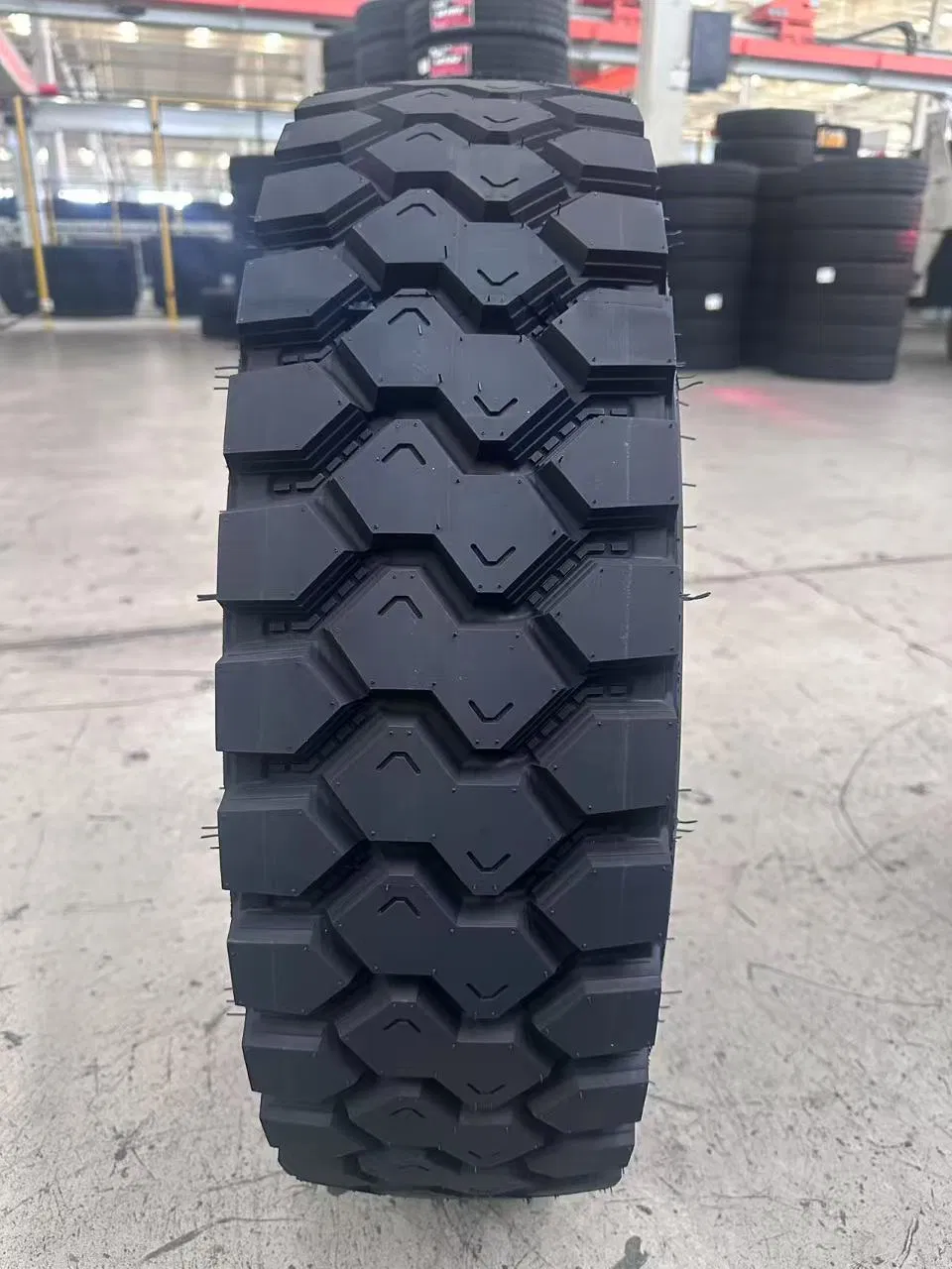 Truck Tyre 215/75r17.5 Block Pattern