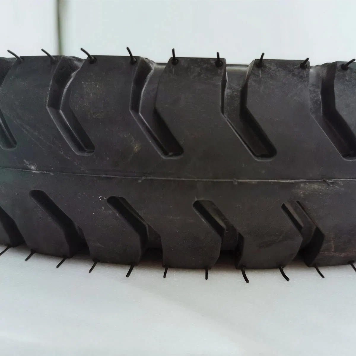 Бескамерная шина 4.00-12 KAINIU для всех сезонов