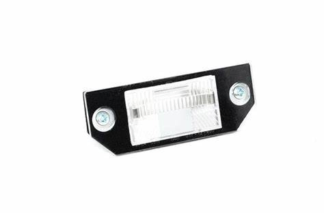 Фонарь подсветки заднего номерного знака для Ford Focus (05-09)