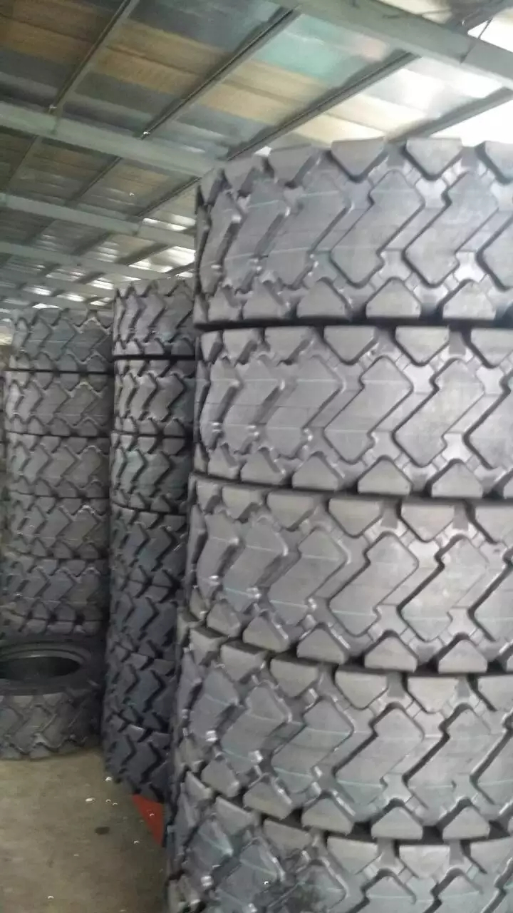 Top-Quality 20.5/70-16 off-The-Road Tyre with Fast 15-Day Delivery