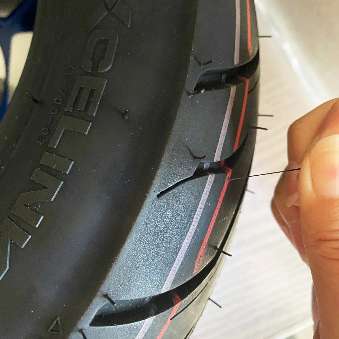 3.50-10 80/90-10 90/90-10 100/90-10 90/90-12 Xcelink Tubeless Tire Scooter Tyres Wheel