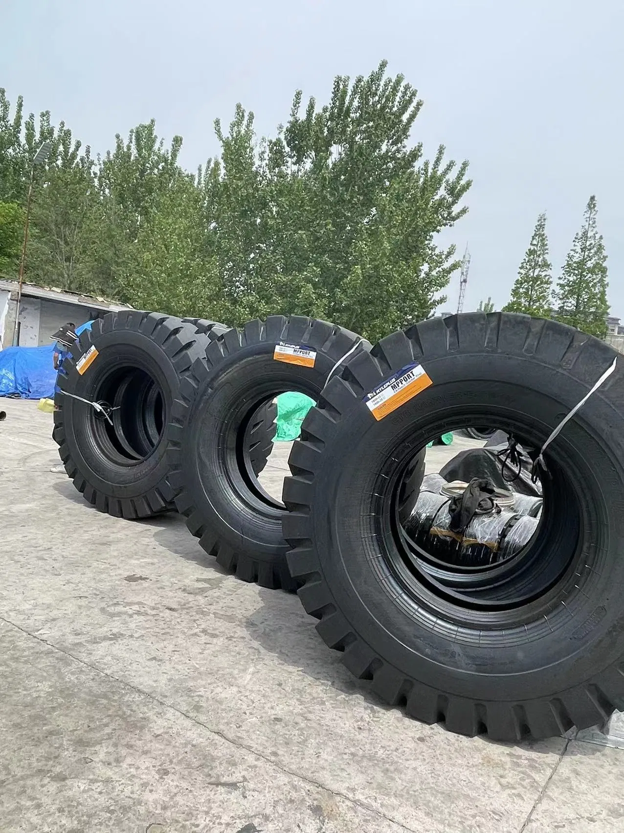 Шина портовая OTR 18.00-25, 18.00-33, 21.00-25, 14.00-24