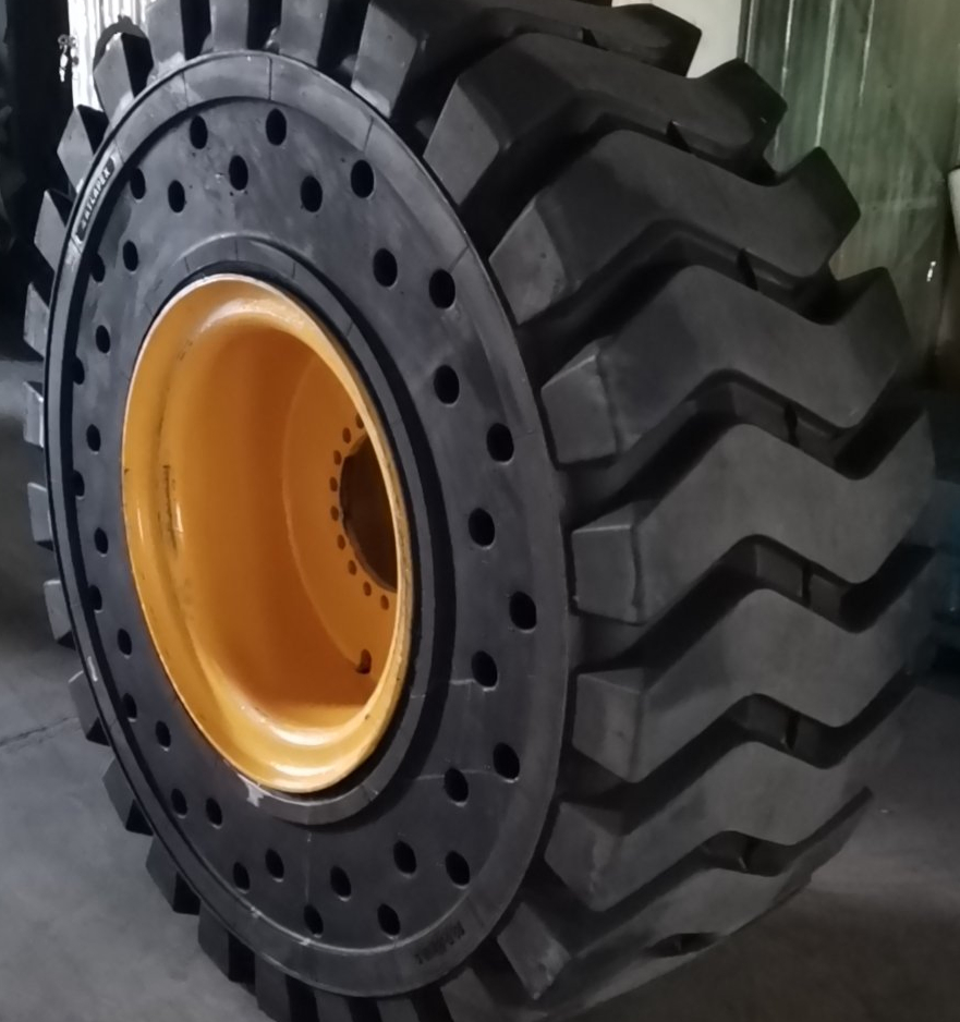 High Quality off The Road Skid Steer Wheel Loader OTR Solid Rubber E3 L3 29.5-25 26.5-25 Triangle OTR Tire