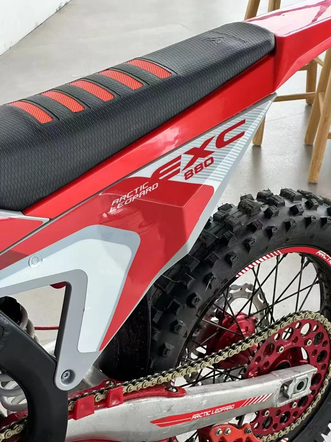 Arctic Leopard Cheetah Race Edition: Lightweight Titanium-Frame E-Electric Motorcycle