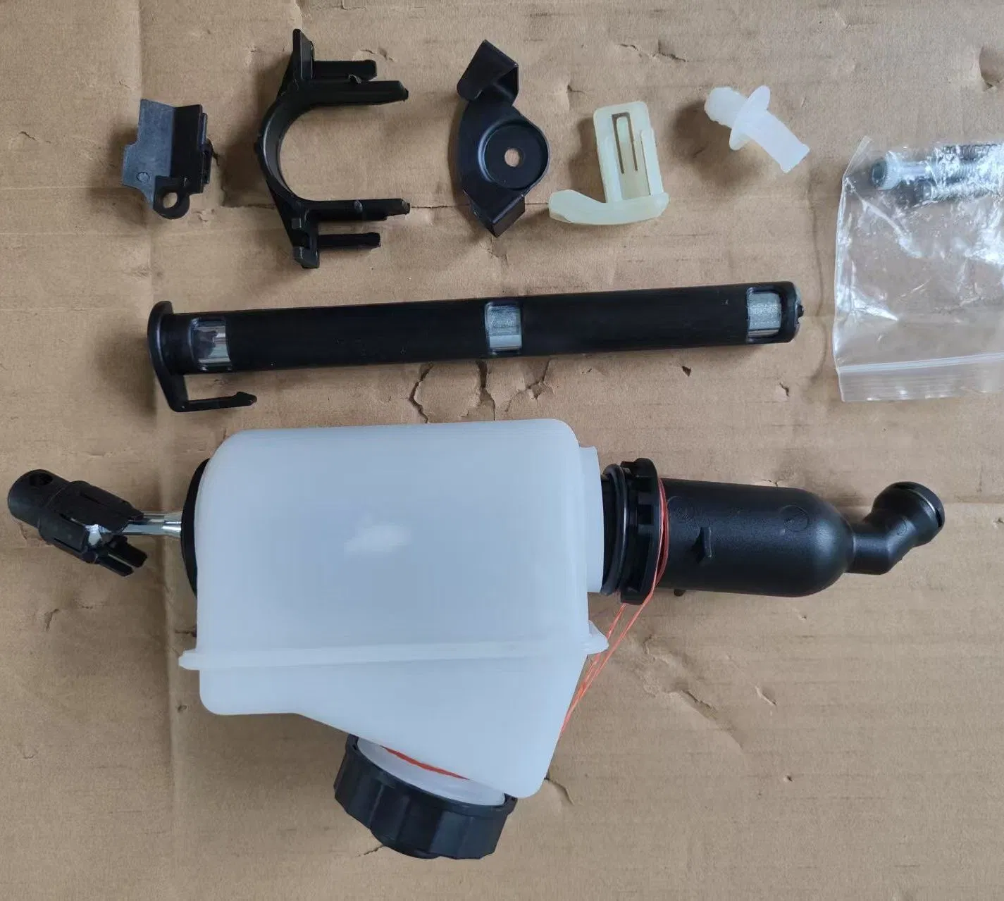 Главный цилиндр сцепления Sinotruk 5001864263