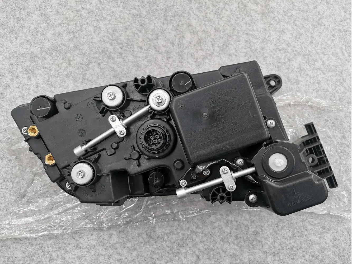 Фара правая LED для Sinotruk HOWO Sitrak Styer (812W25101-6022)