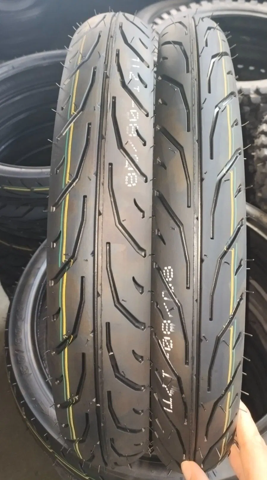 Шины для мотоцикла и трицикла внедорожные 17-18 дюймов