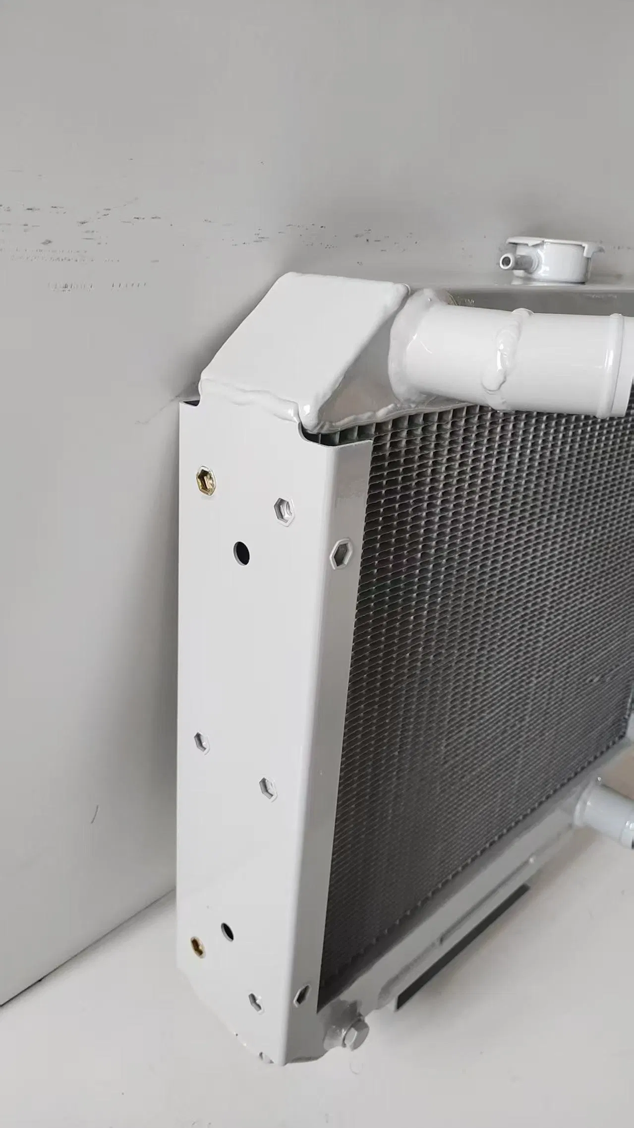 Радиатор алюминиевый для трактора Case 1825/1825b (OEM 109612A2)