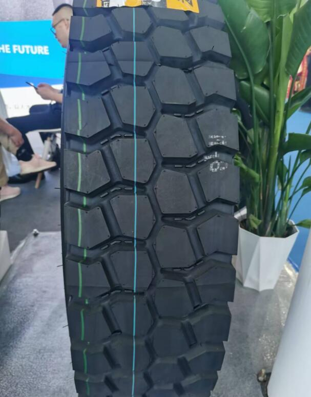 Chinese Brand Truck Tire Tubeless 17.5" 19.5" 22.5"Inch 215/75r17.5 245/70r19.5 9.5r17.5 9r22.5 8r22.5 9r22.5 275/80r22.5 Excellent Performance Cheap Price